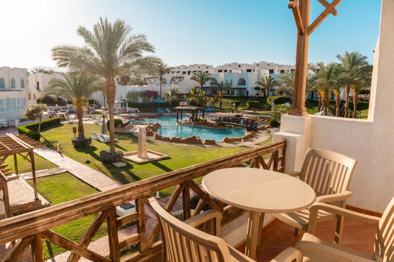 Отель Sharm Dreams Vacation Club - Aqua Park Экстерьер фото View of the pool at the Hilton Sharm El Sheikh