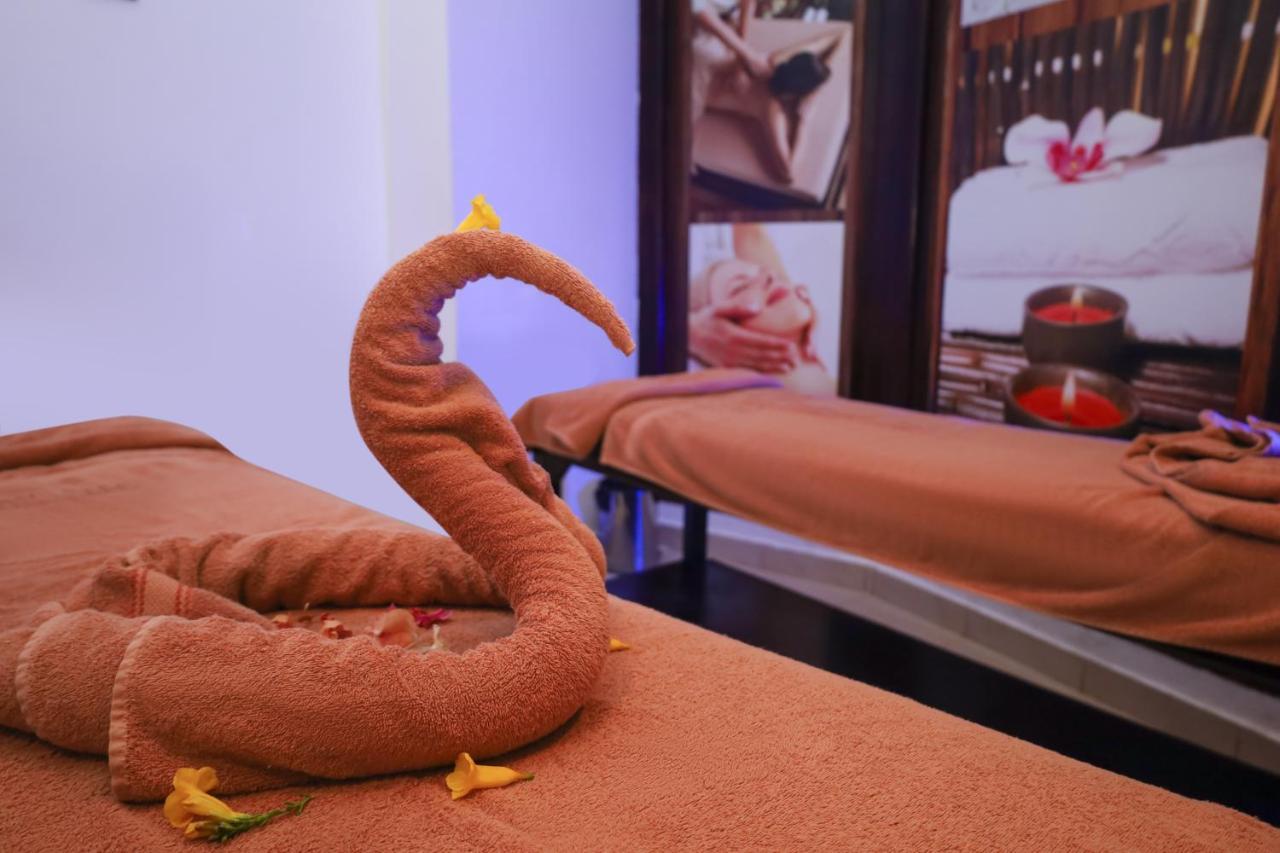 Отель Sharm Dreams Vacation Club - Aqua Park Экстерьер фото A towel swan